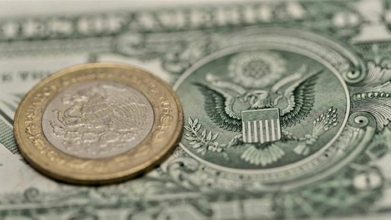 Peso mexicano se aprecia a 17.79 por dólar impulsado por expectativas ...